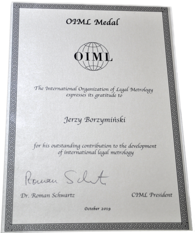  Dyplom organizacji OIML przeznaczony dla Jerzego Borzymińskiego.
