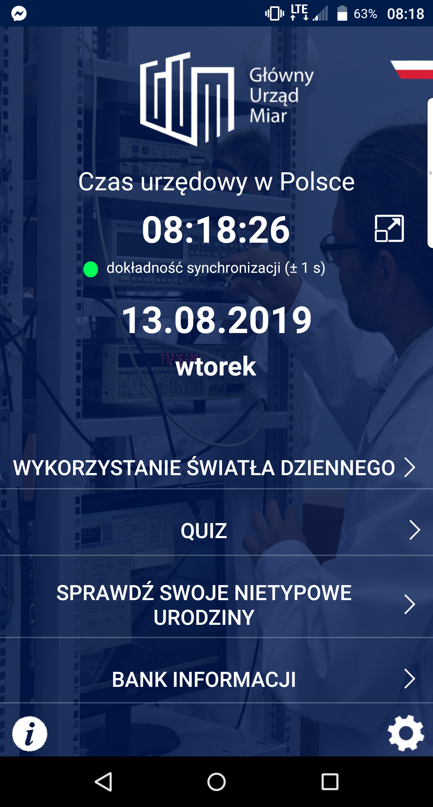 Jeden ze screenów aplikacji: Czas urzędowy w Polsce, data i godzina, wykorzystanie światła dziennego, quiz itd.
